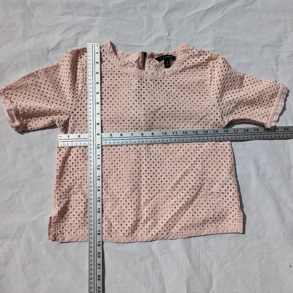 Banana Republic Embroidered Eyelet Pink Top T Shirt Woman's Small Barbie - Picture 3 of 9